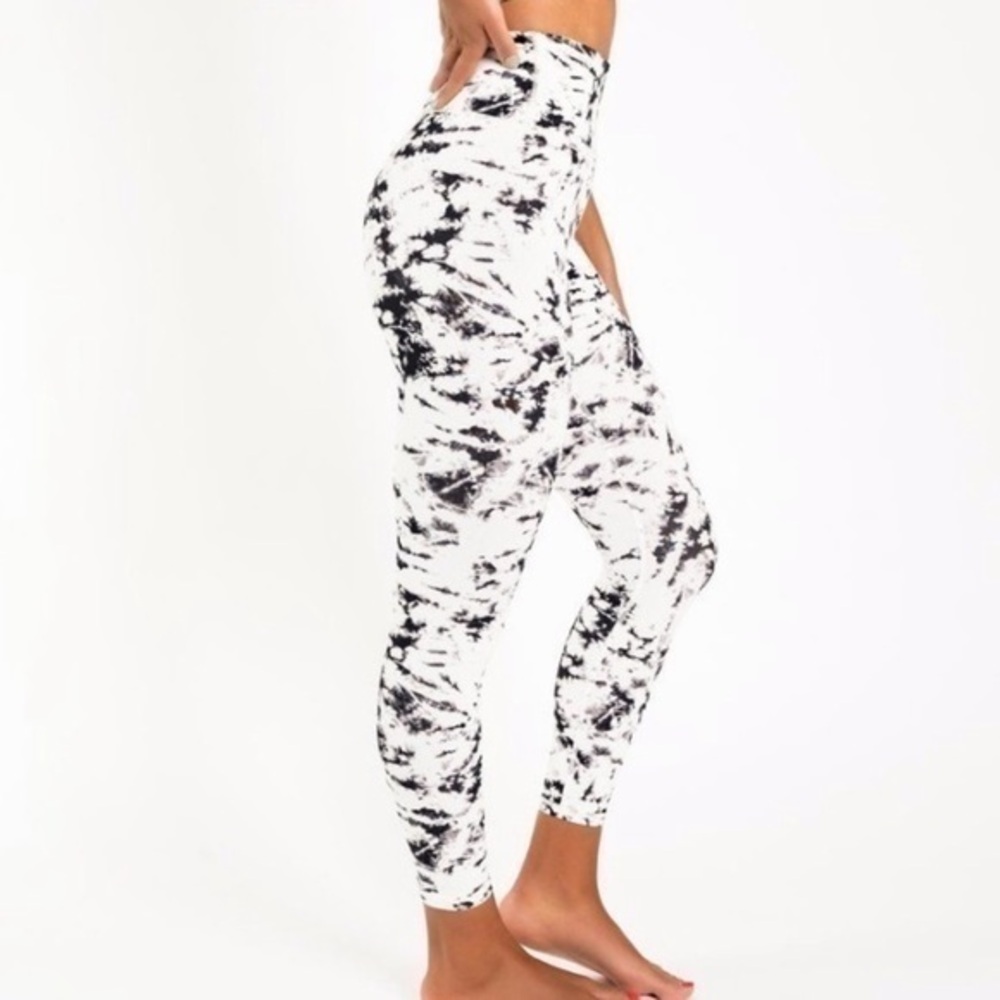 IVL Collective Hydrasculpt Black and White Leggings Size 2